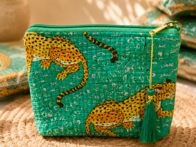 handmade-quilted-cotton-cosmetic-pouch_0fd66c01